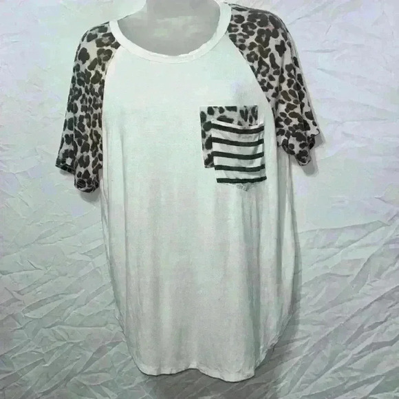 Vanilla Bay Tops - Vanilla Bay Boutique Tee Size Medium
